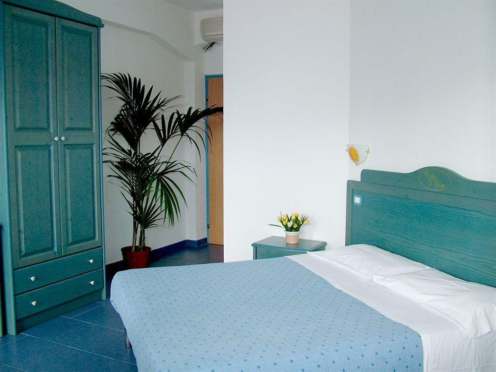 Oasi Azzurra Aparthotel เมสซีนา ภายนอก รูปภาพ