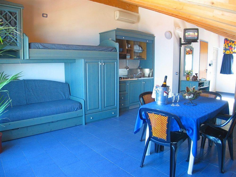 Oasi Azzurra Aparthotel เมสซีนา ภายนอก รูปภาพ