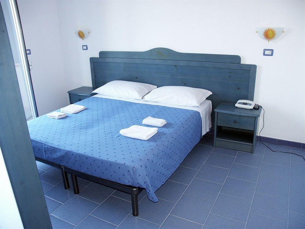 Oasi Azzurra Aparthotel เมสซีนา ภายนอก รูปภาพ