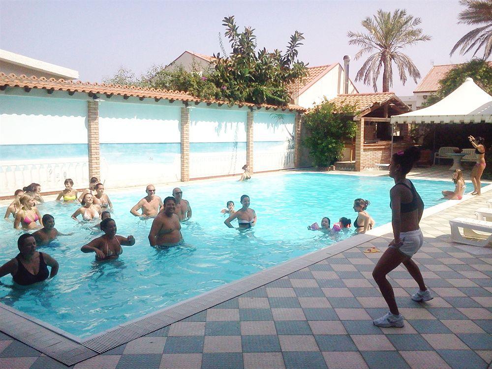 Oasi Azzurra Aparthotel เมสซีนา ภายนอก รูปภาพ