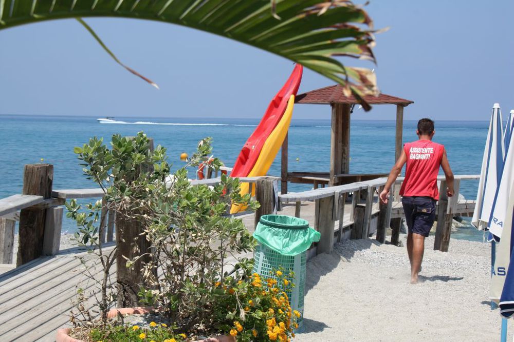 Oasi Azzurra Aparthotel เมสซีนา ภายนอก รูปภาพ