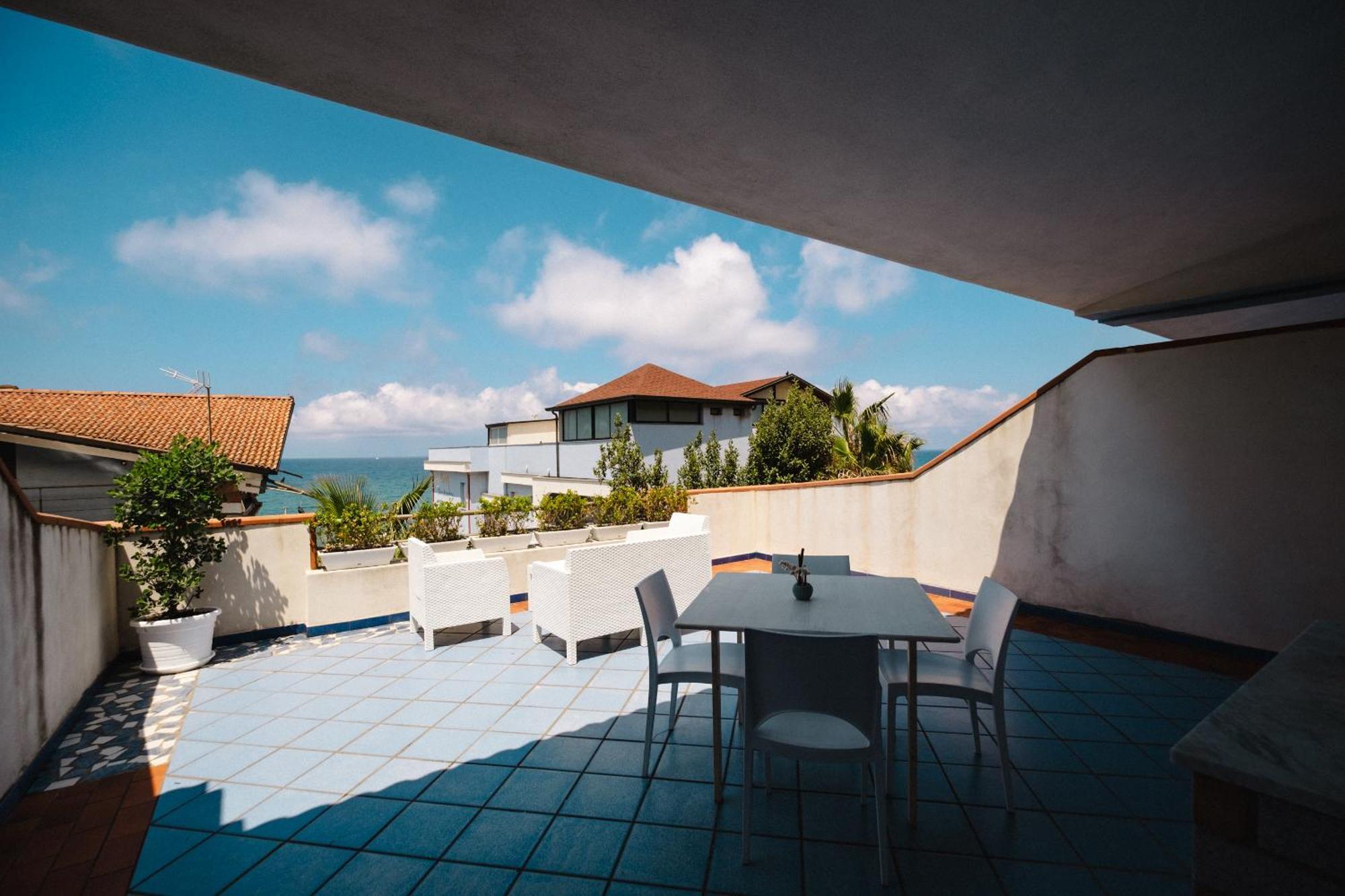 Oasi Azzurra Aparthotel เมสซีนา ภายนอก รูปภาพ