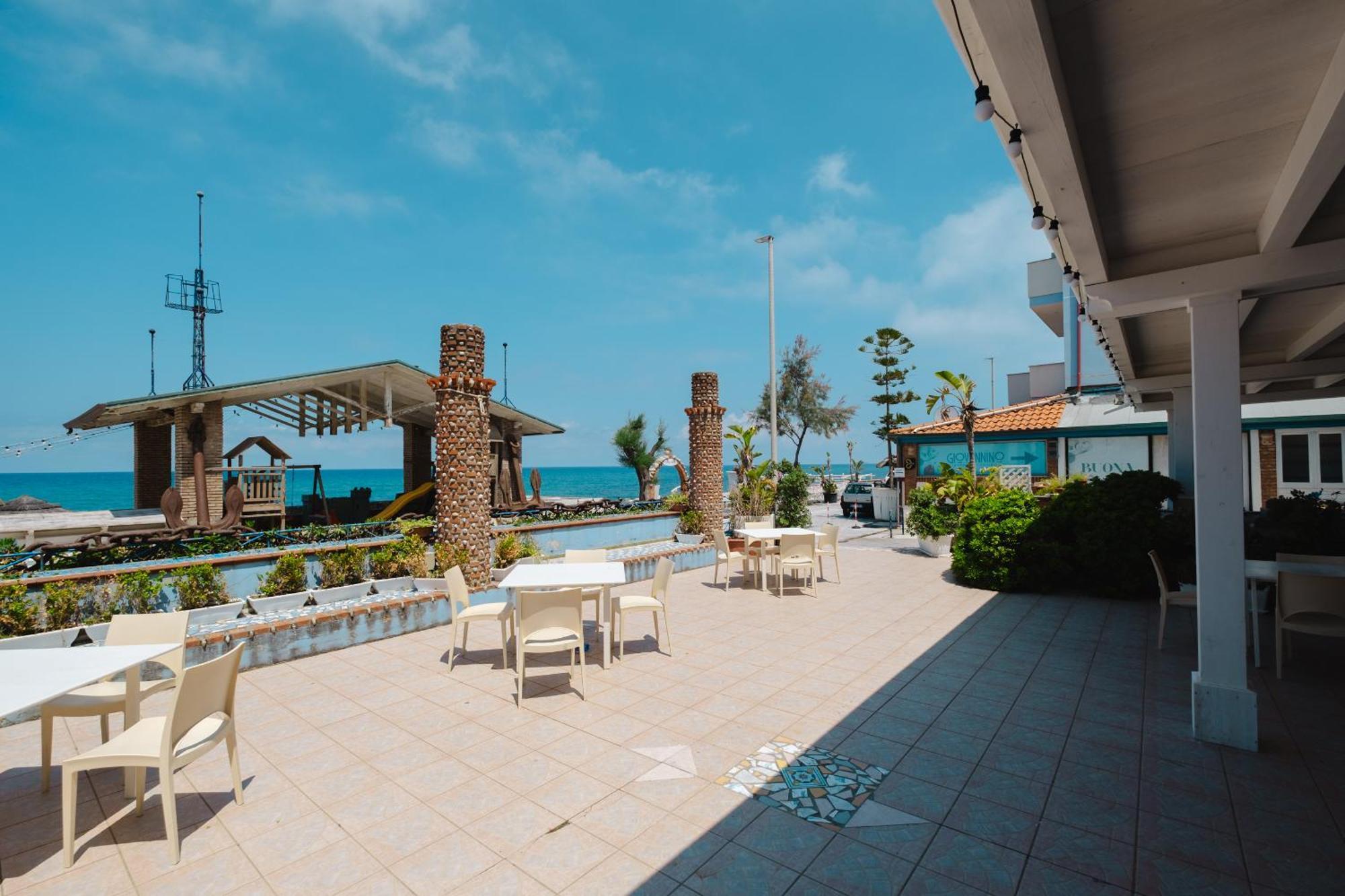 Oasi Azzurra Aparthotel เมสซีนา ภายนอก รูปภาพ