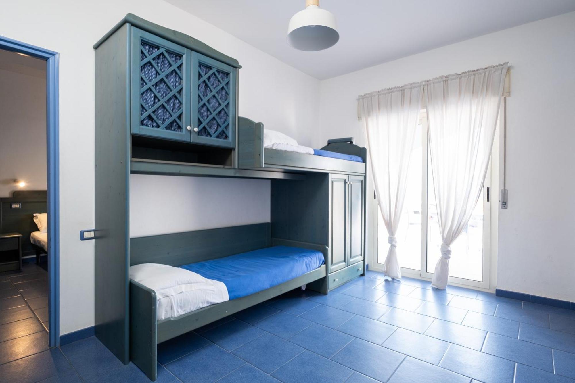 Oasi Azzurra Aparthotel เมสซีนา ภายนอก รูปภาพ