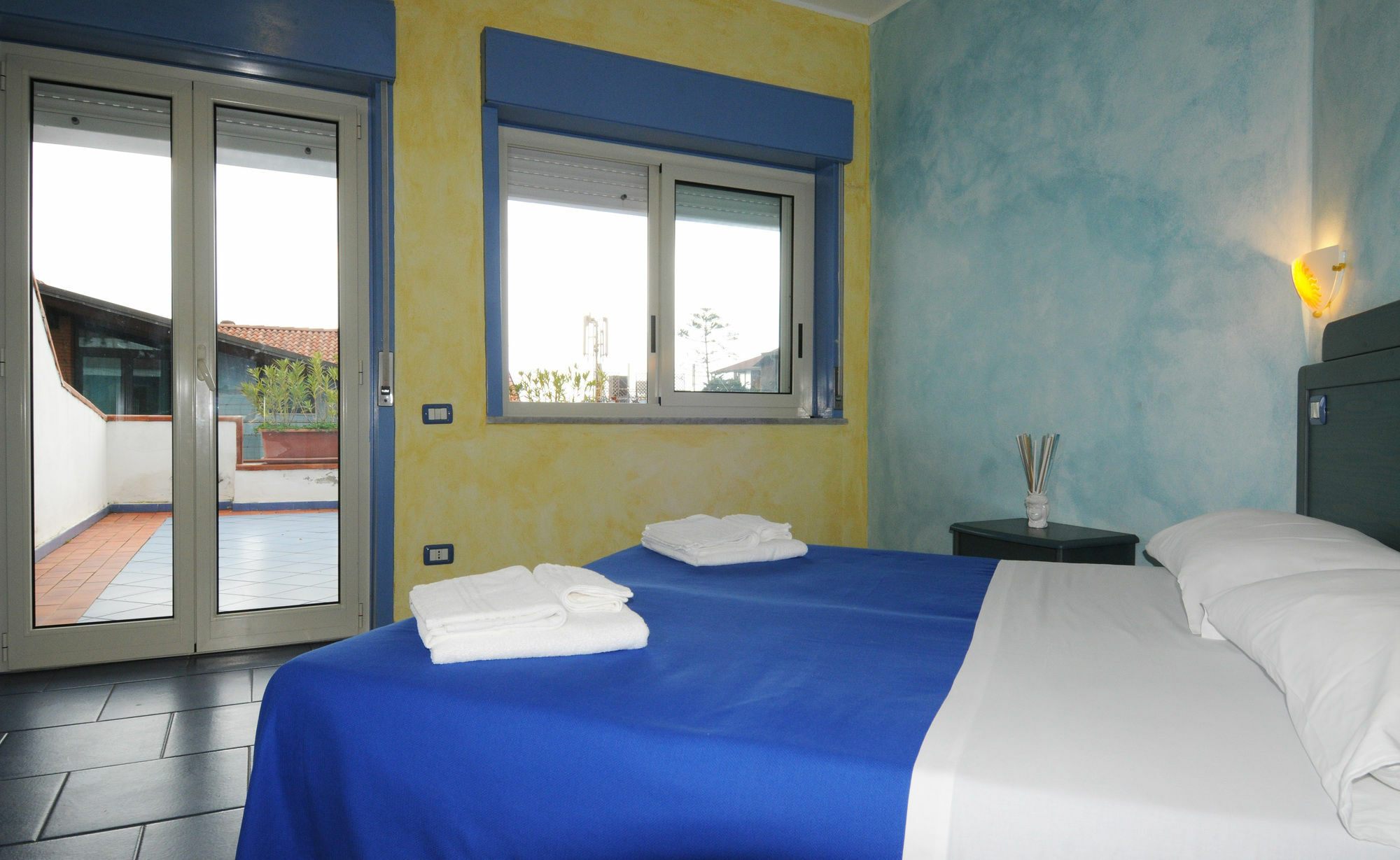 Oasi Azzurra Aparthotel เมสซีนา ภายนอก รูปภาพ