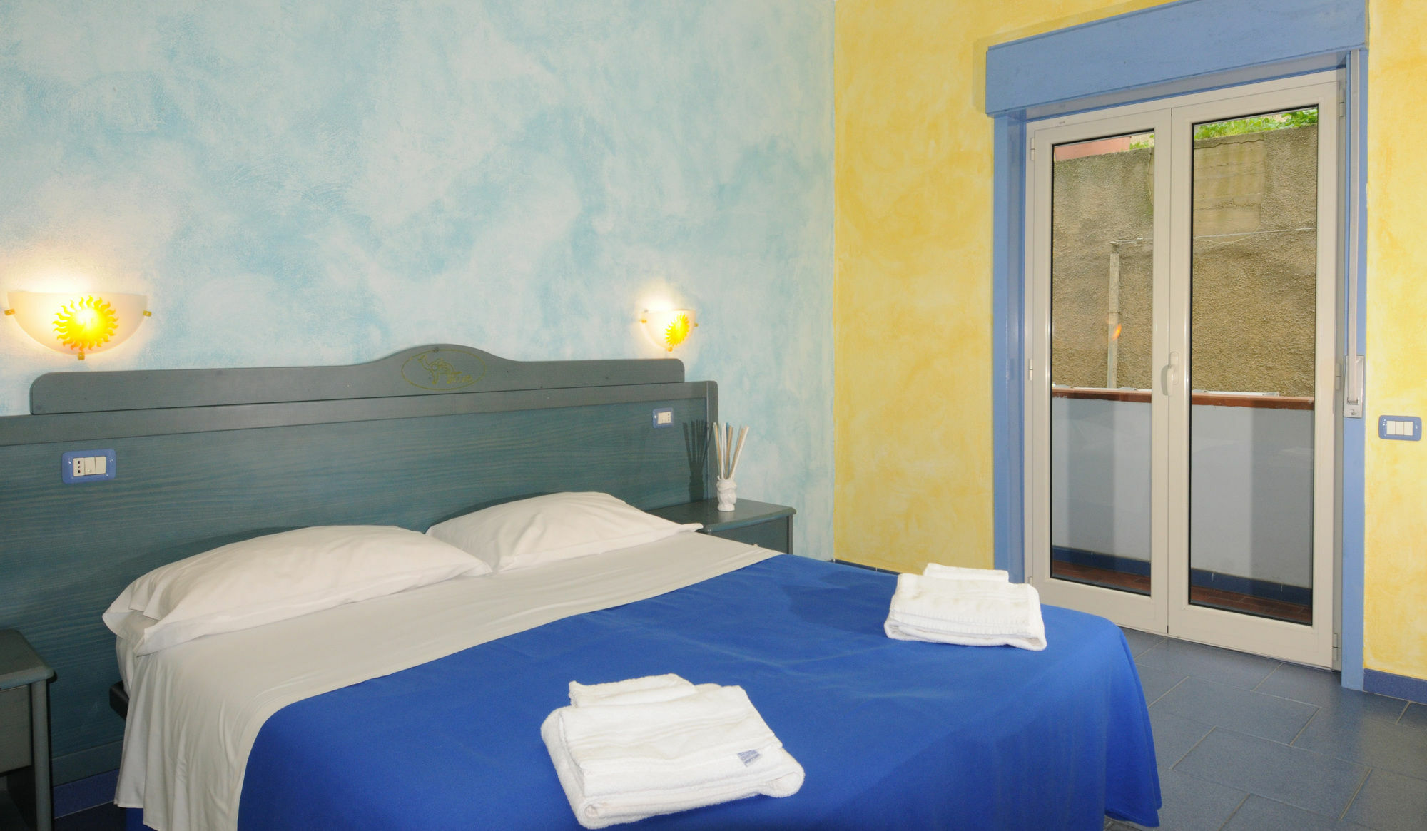 Oasi Azzurra Aparthotel เมสซีนา ภายนอก รูปภาพ